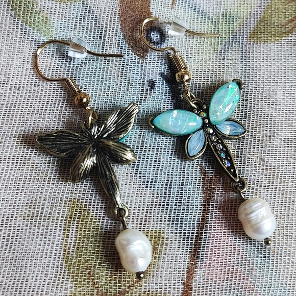 Opalescent Dragonfly Pierced Earrings NEW on Card Cultured Pearls Delicate - Picture 10 of 11
